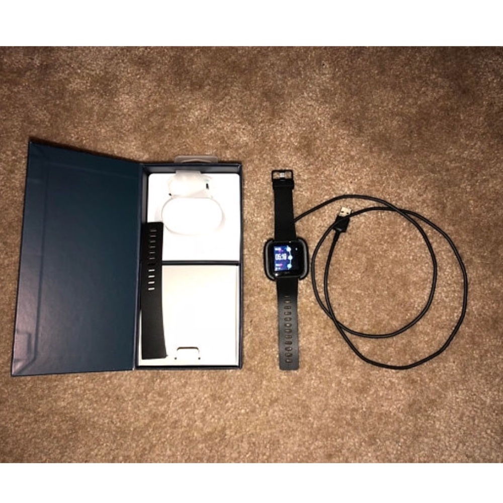 Fitbit versa brand new worn once S/L band